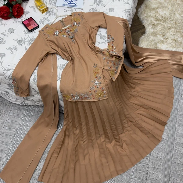 باربـي + تطريز